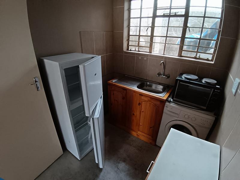 To Let 1 Bedroom Property for Rent in Kannoniers Park North West